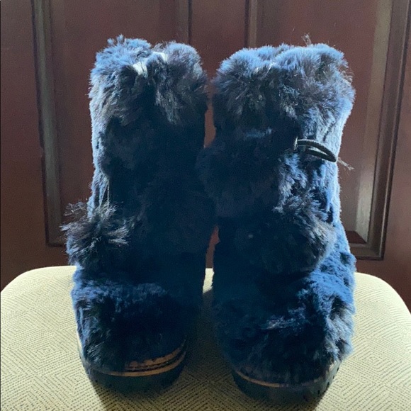blue fur boots